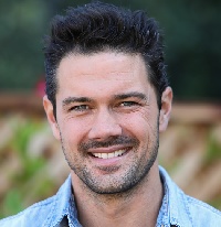 Hallmark Channel News General Hospital S Ryan Paevey And Erin Cahill Star In A Timeless Christmas News Break